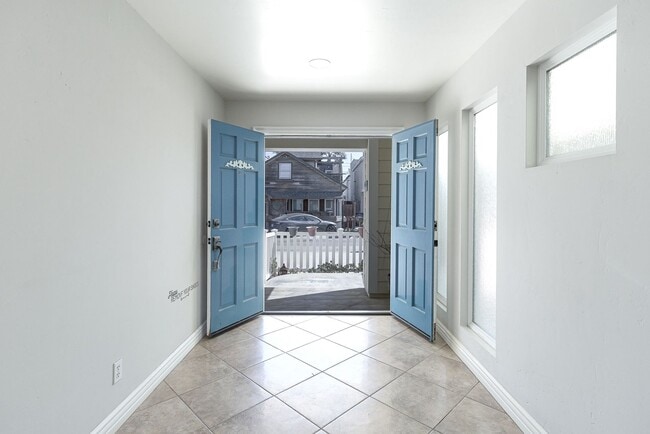 Building Photo - 3-Bed + 2.5 Bath Home with roof top deck with views of Ocean | Silverstrand Beach | Unfurnished