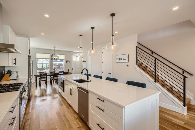 Building Photo - New Build 3 BDR Townhome in Highlands
