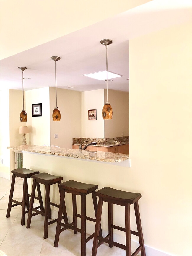 breakfast bar - 400 Live Oak Rd