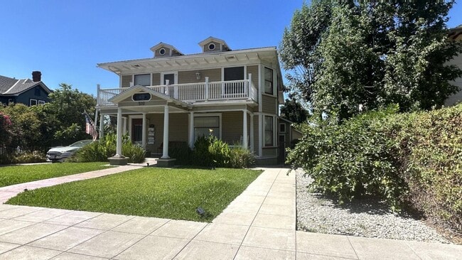 Building Photo - 510 W Olive Ave