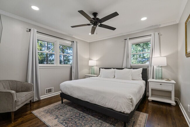 Building Photo - 6 Oriole Dr