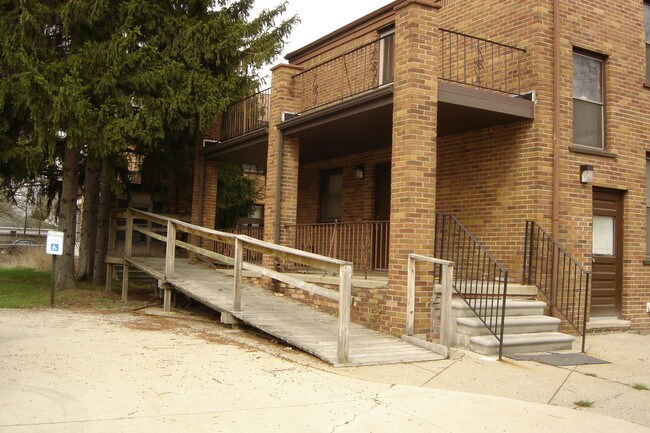 Building Photo - 19403 W Chicago St