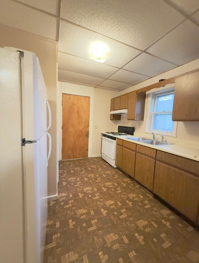 Building Photo - KEE - 909-911 N 10th