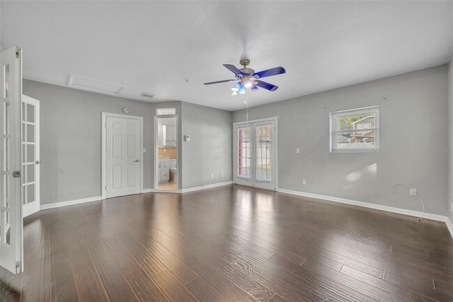 Building Photo - 1811 Park Lake St