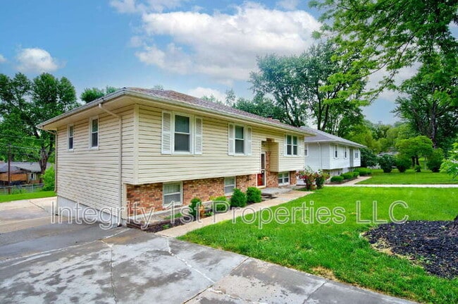 Building Photo - 6910 NW Belvidere Pkwy