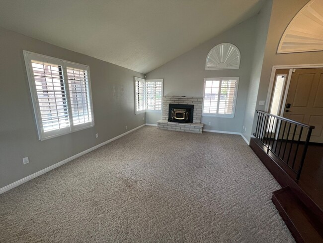 Building Photo - Spring Valley Lake Home