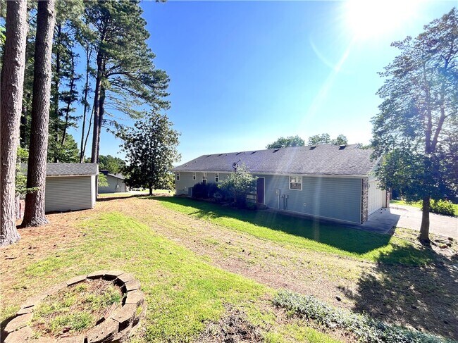 Building Photo - 40 Portsmouth Dr