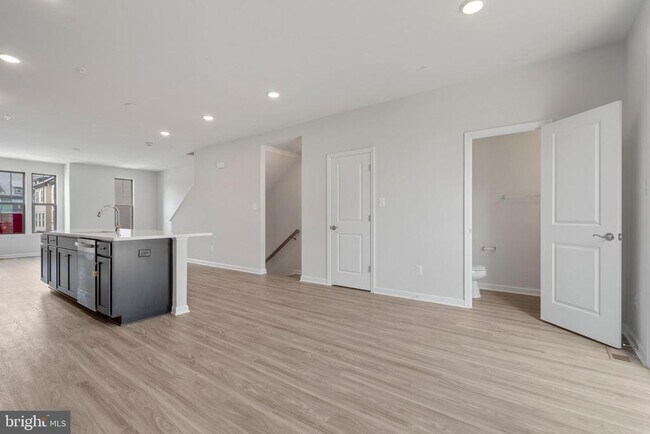 Building Photo - 12606 BRANCH HOLLOW Ln