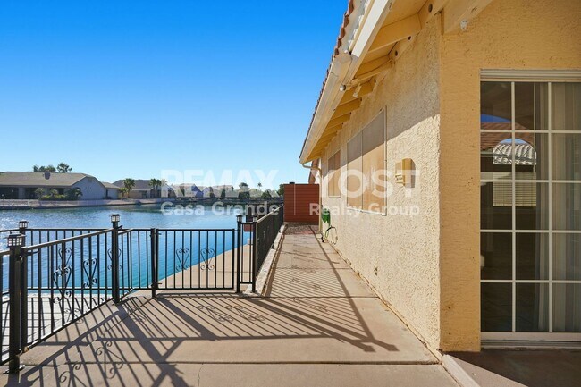 Building Photo - Life Is Better on the Lake!