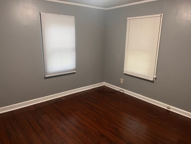Building Photo - QUAINT 2 BEDROOM MINUTES FROM DOWNTOWN RALEIGH!