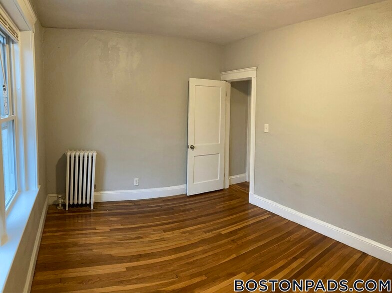 Building Photo - 95 Nichols St