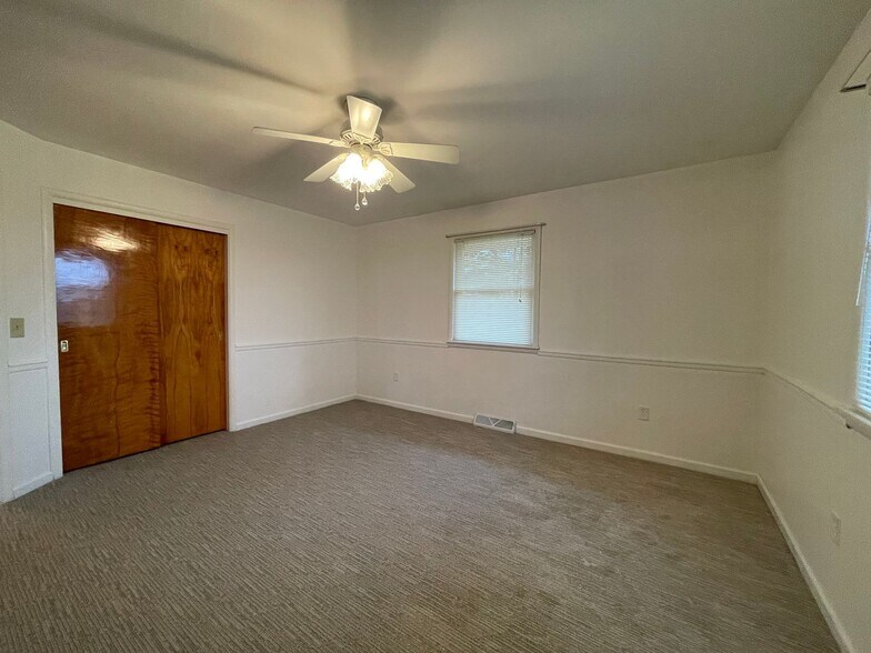 Building Photo - 7723 Yorktown St