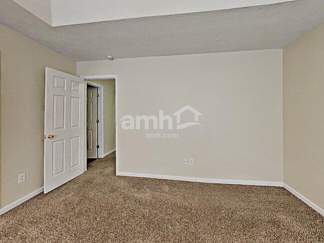 Building Photo - 2646 Lake Park Bnd