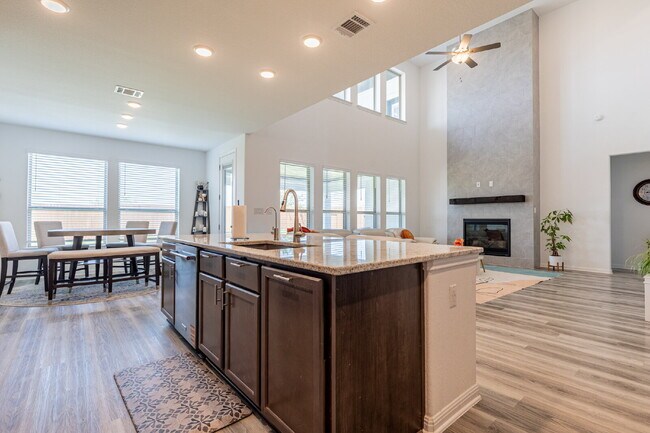 Building Photo - 2332 Giona Pl