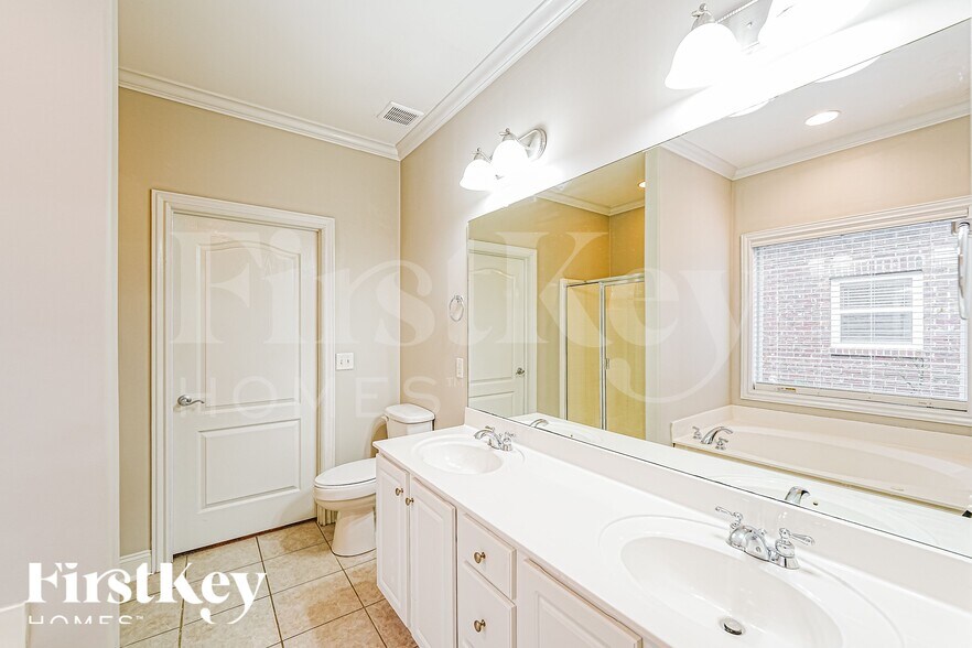 Building Photo - 230 Vineyard Ln