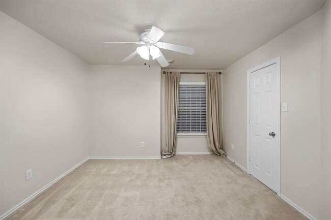 Building Photo - 12475 Saratoga Woods Ln
