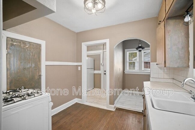Building Photo - 1412 S Florence Pl