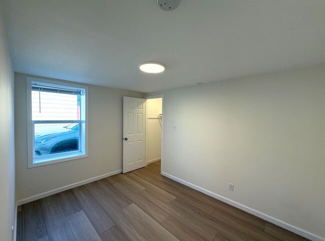 Building Photo - 860 Olive Ave