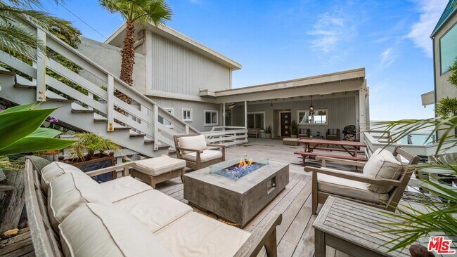 Building Photo - 11358 Pacific Coast Hwy