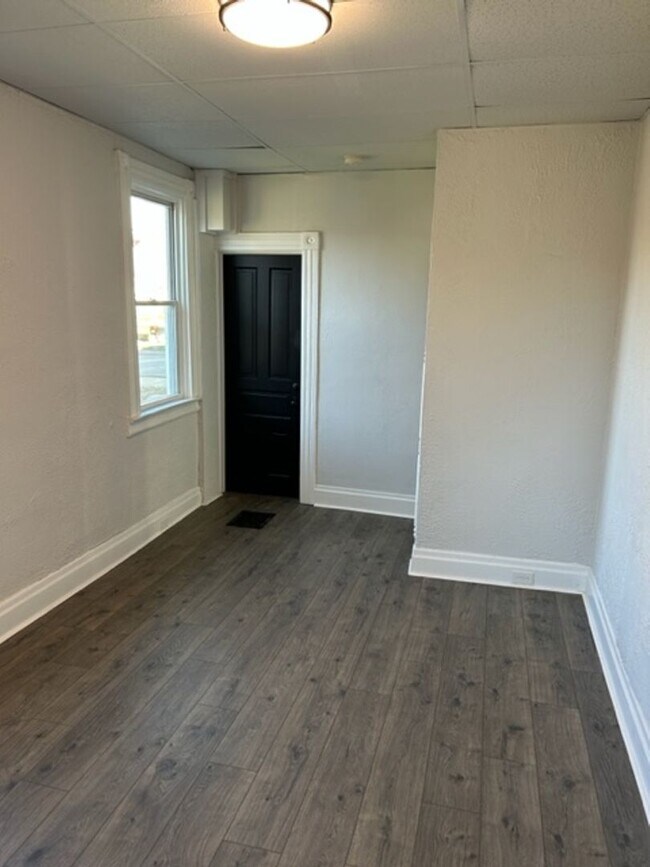 Building Photo - 656 Dow Ave