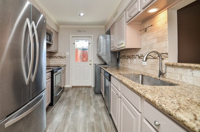 Building Photo - 13074 Trail Hollow Dr