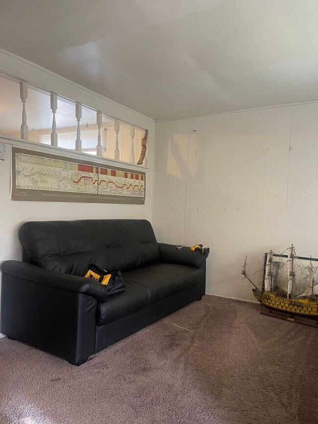 Building Photo - Two Bedroom in Golden in a Quiet Complex