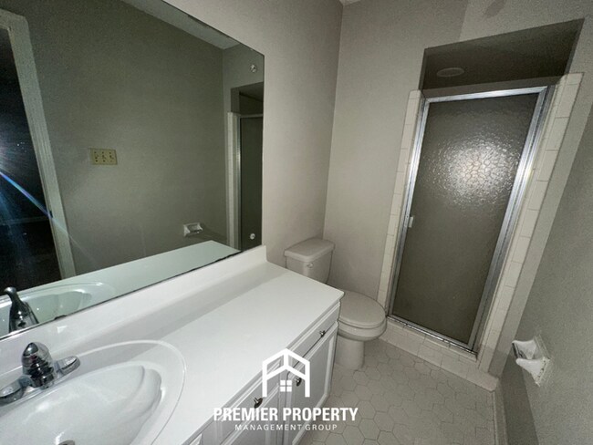 Building Photo - 6764 Henredon Dr