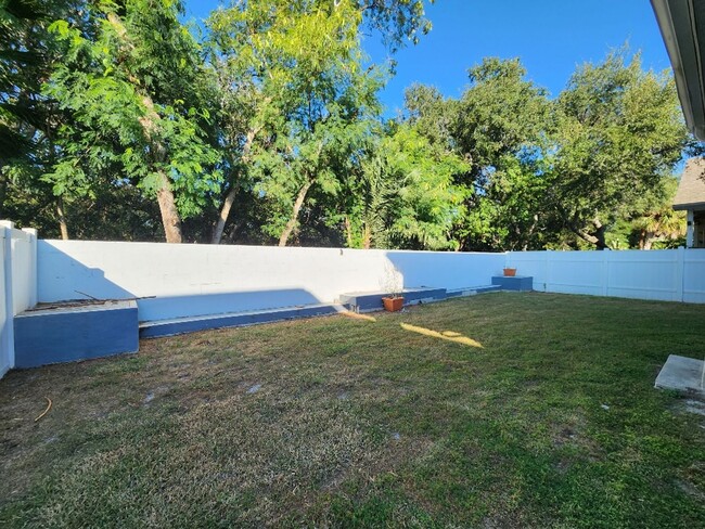 Building Photo - Gorgeous 4-Bedroom, 3-Bathroom Home in Tampa