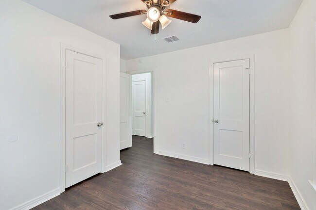 Building Photo - 8726 Eldon Dr