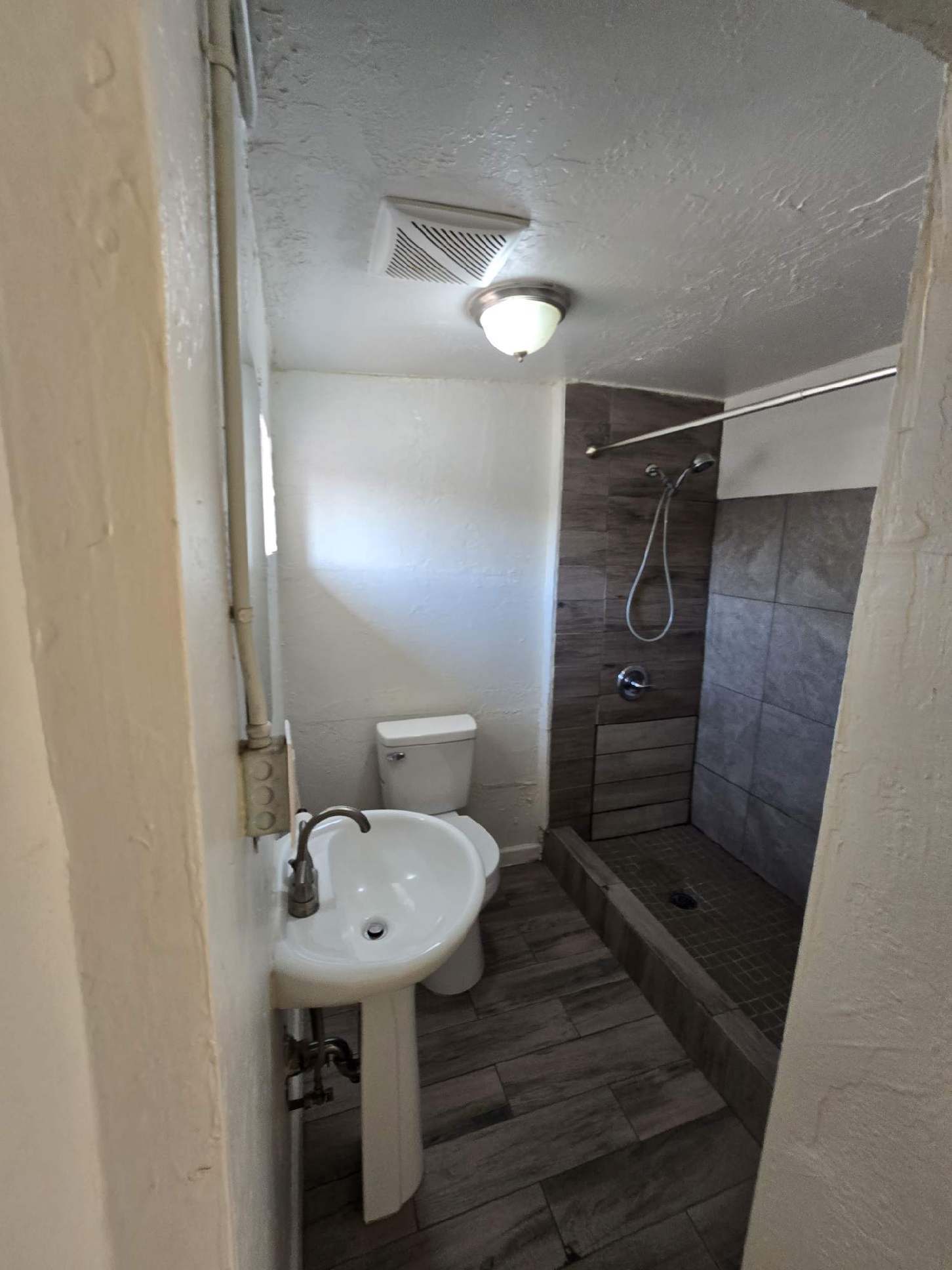 Building Photo - 713 W Pima St