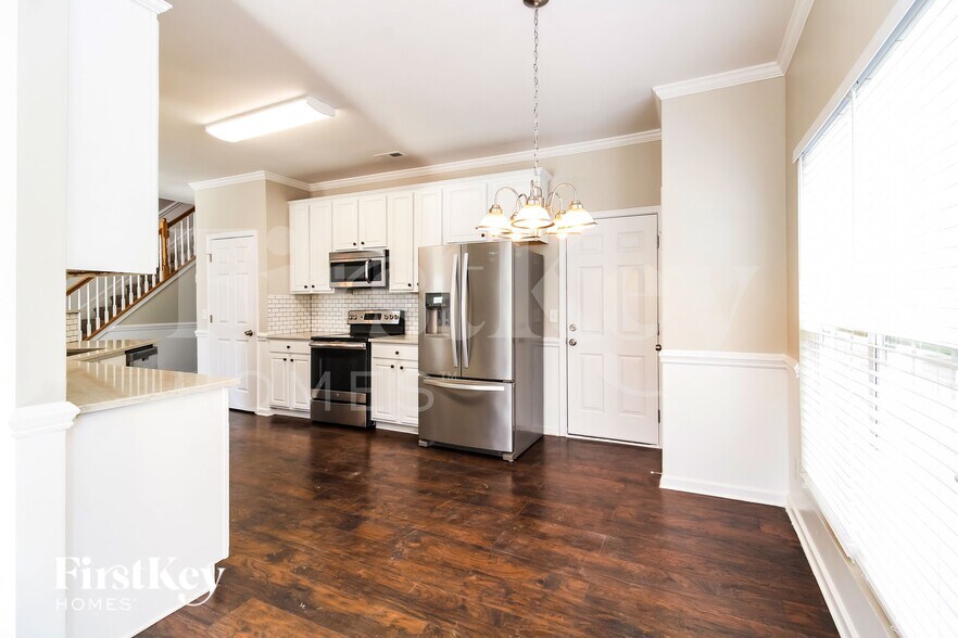 Building Photo - 6720 Winners Dr