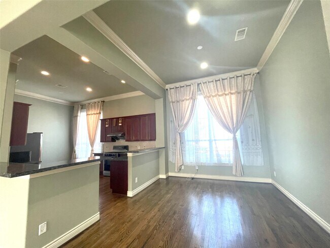 Building Photo - 3138 Pemberton Walk