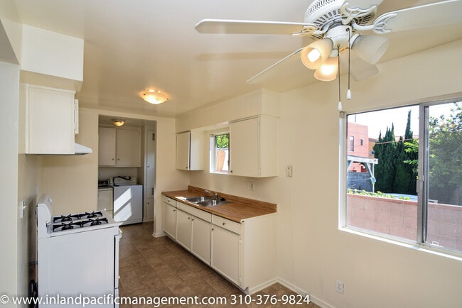 Building Photo - w4521