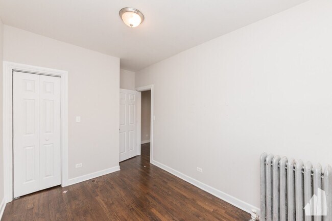 Building Photo - 1357 W Touhy Ave