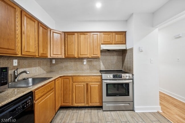 Building Photo - 798 Eves Dr