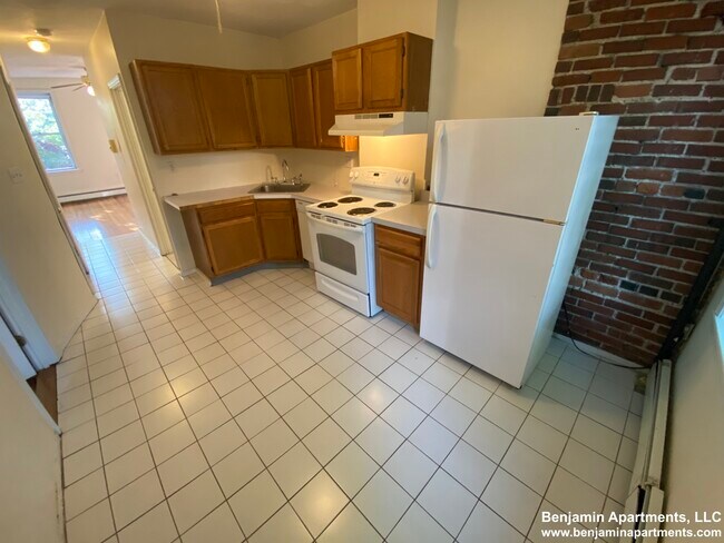 Building Photo - 48 Garden St