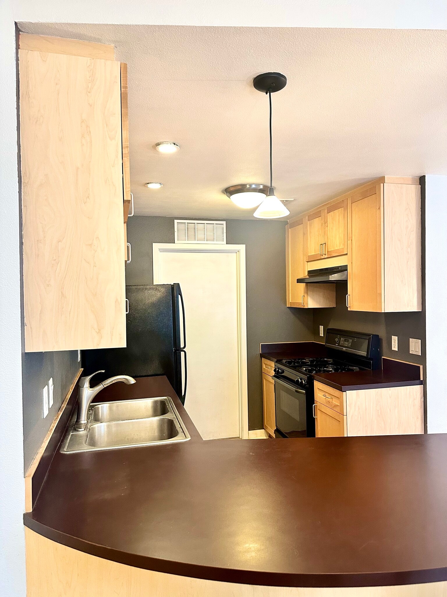 Kitchen - 327 NW Park Ave