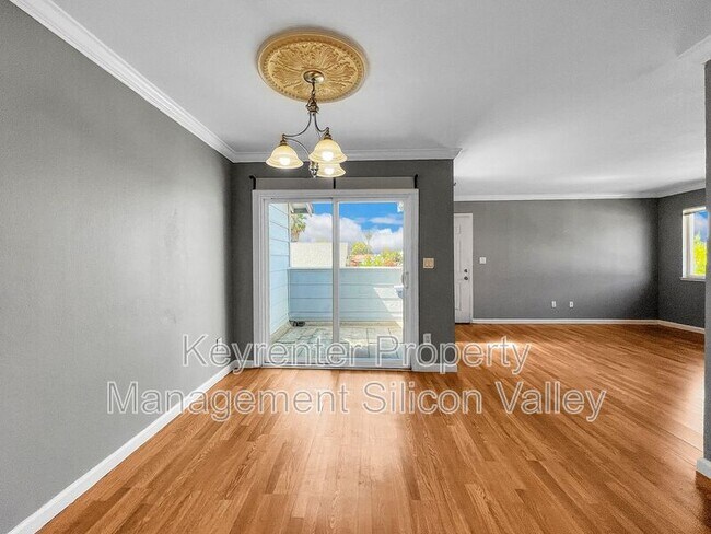 Building Photo - 547 Groth Pl