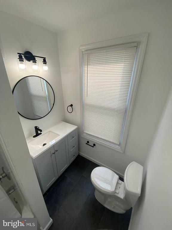 Building Photo - 102 Chestnut St