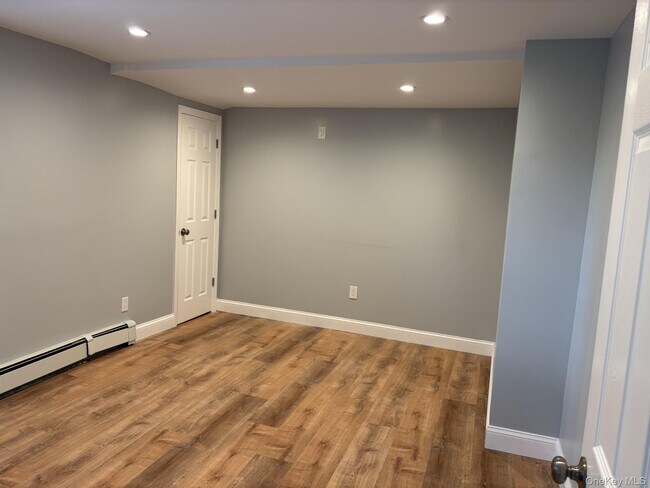 Building Photo - 71 Maple Ave