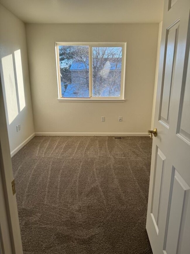 Building Photo - Townhouse in Carson for rent $2300 a month, 3 Bedroom, 2.5 baths, water/sewer paid by owner