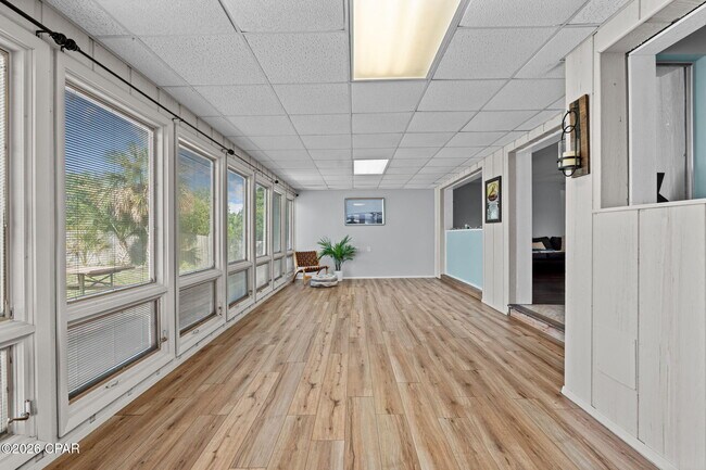 Building Photo - 136 Colina Cir
