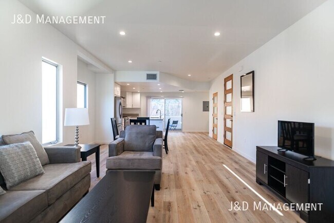 Building Photo - 3333 Reynard Way