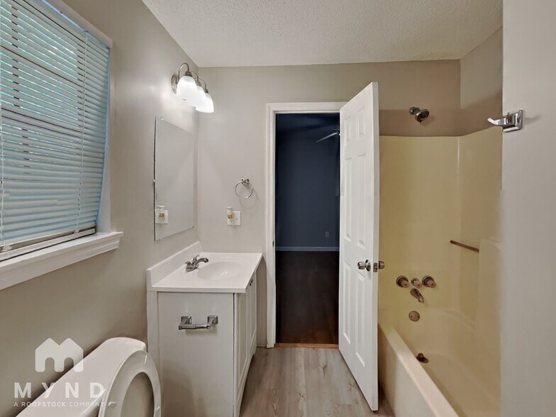 Building Photo - 629 Bennett Dr