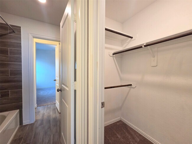 Building Photo - 4826 Albany Ridge Ln