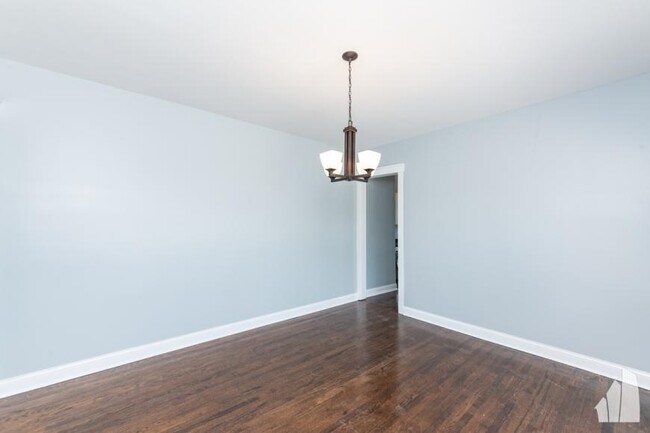 Building Photo - 3 bedroom in Evanston IL 60202