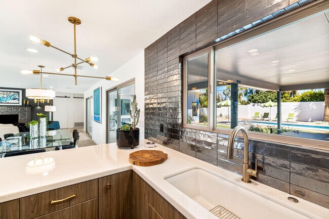 Building Photo - 45654 Verba Santa Dr