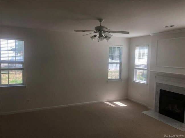 Building Photo - 1157 Woodwinds Dr
