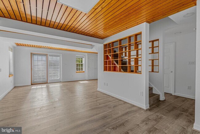 Building Photo - 1646 Stowe Rd