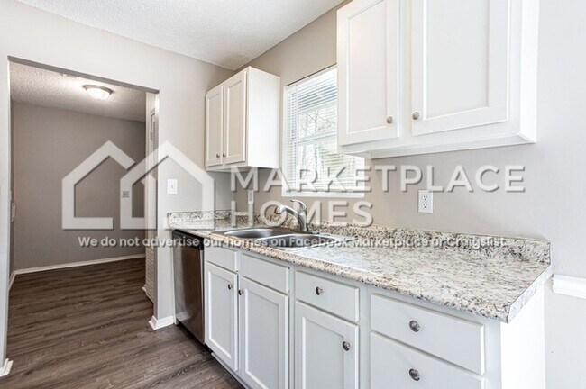 Building Photo - 3824 Cannon Dr